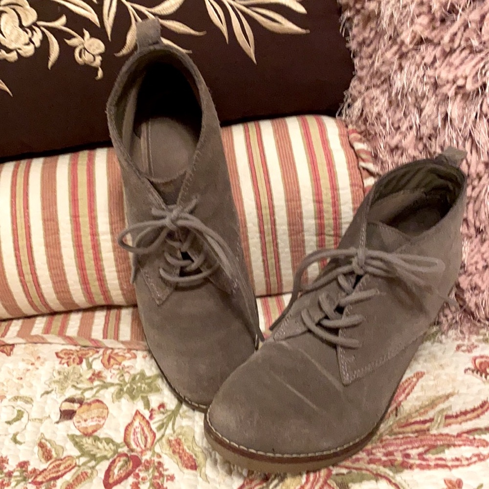 White Mountain Suede Boots